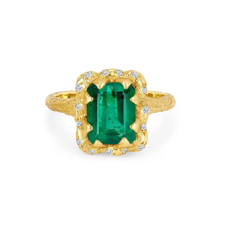 Sparkle On A Budget – Fine Jewelry For Less 18k Queen Emerald Cut Emerald Ring with Sprinkled Diamonds