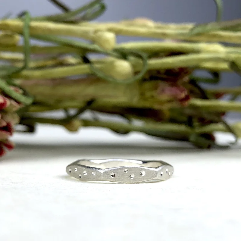 Seasonal Jewelry Deals – Elevate Your Style Petite Star Dust Ring