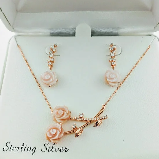 High-End Jewelry, Now More Affordable Than Ever 14KT Rose Gold Plated Sterling Silver Mother of Pearl and Cubic Zirconia 18-inch Flower 2-Piece Box Set Pendant High-End Jewelry, Now More Affordable Than Ever 14KT Rose Gold Plated Sterling Silver Mother of Pearl and Cubic Zirconia 18-inch Flower 2-Piece Box Set Pendant