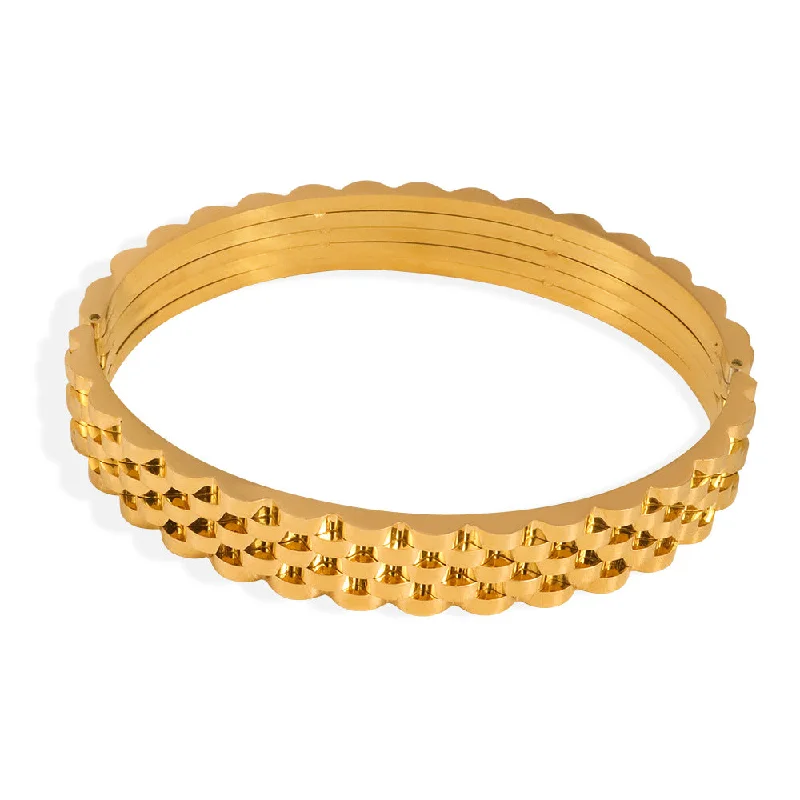 Elevate Your Outfit With Discounted Statement Jewelry Gleaming Lattice Bangle