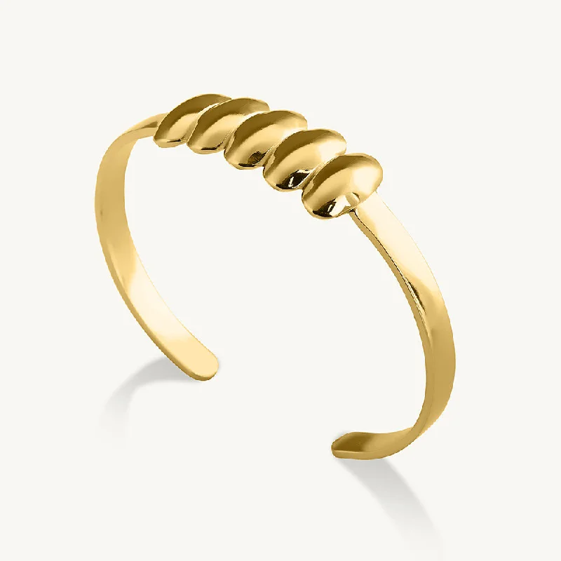 Bold And Beautiful Jewelry Now At Irresistible Prices Golden Ribbed kada Bracelet