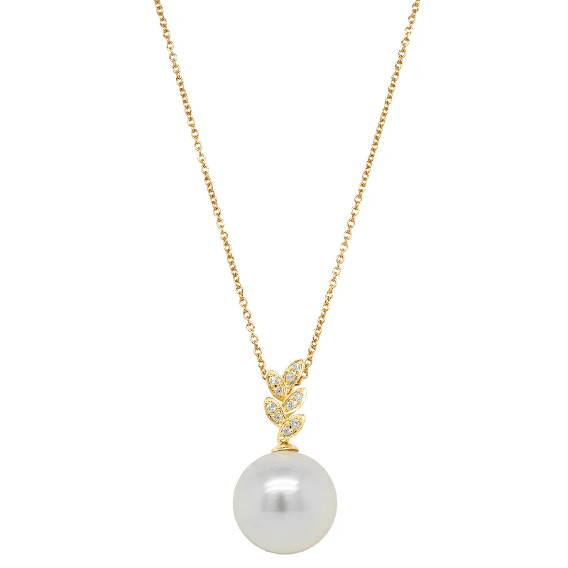 Timeless Beauty, Unbeatable Deals – Jewelry Sale On 18ct Yellow Gold South Sea Pearl & Diamond Pendant Timeless Beauty, Unbeatable Deals – Jewelry Sale On 18ct Yellow Gold South Sea Pearl & Diamond Pendant