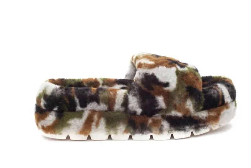 Bryce Shearling Slippers In Camo